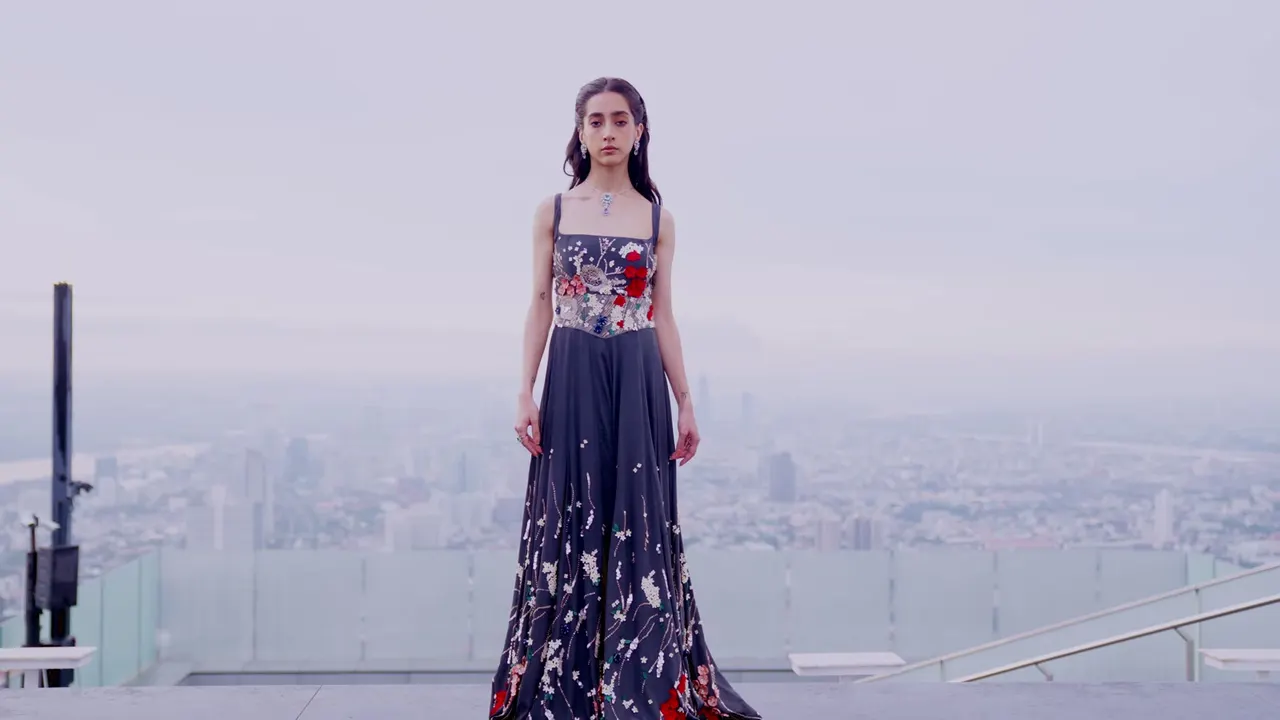 Still from the Safar · Skywalk film